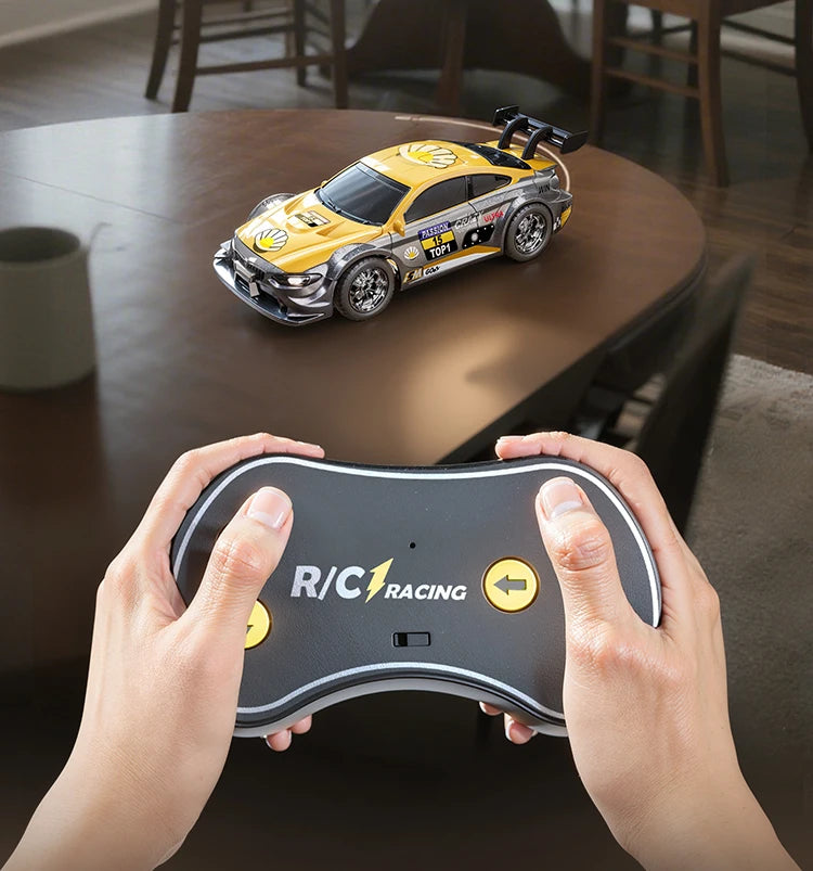Samochód RC 1:43 z Kontrolą APP i Światłami - Mini Model Wyścigowy 4WD
